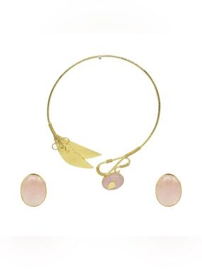 Unique Rise Quartz Bib Necklace.